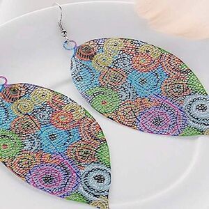 Hollow leaf dangle earrings hook